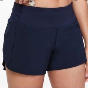 Lululemon 2.5” speed up shorts size 6 True Navy